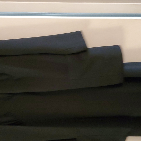 A simple but elegant evening gown. - Picture 9 of 16